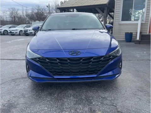 Photos of 2021 Hyundai Elantra SEL Sedan 4D for sale in O’Fallon, MO at O'Fallon Motors