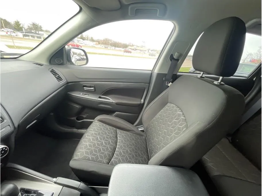 2024 Mitsubishi Outlander Sport ES - Photo 23