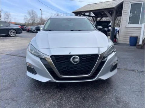 Photos of 2020 Nissan Altima 2.5 SR Sedan 4D for sale in O’Fallon, MO at O'Fallon Motors
