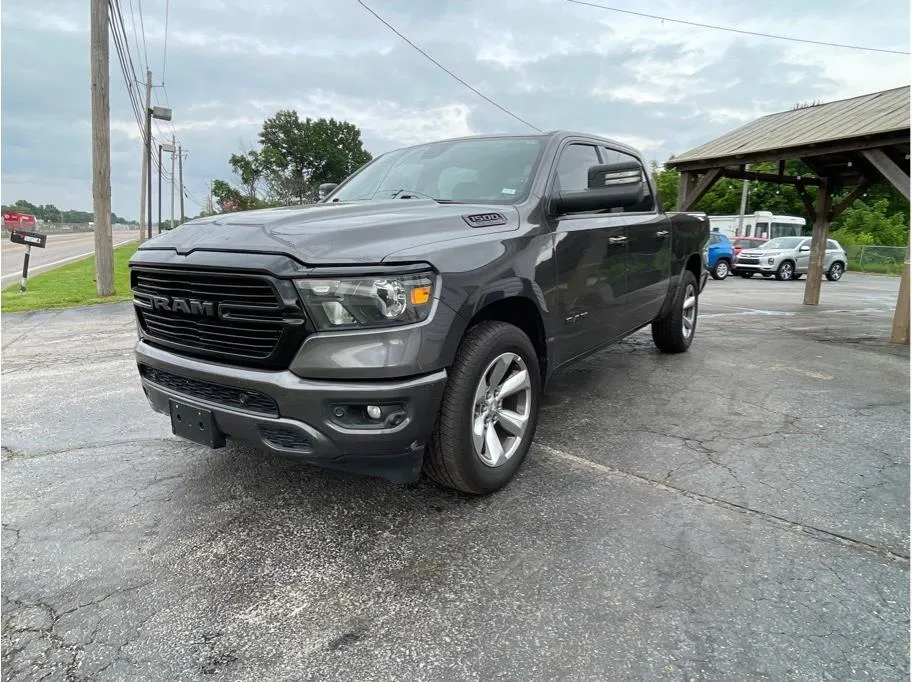 2020 RAM 1500 Big Horn/Lone Star 4x4 Crew Cab 5'7's photo