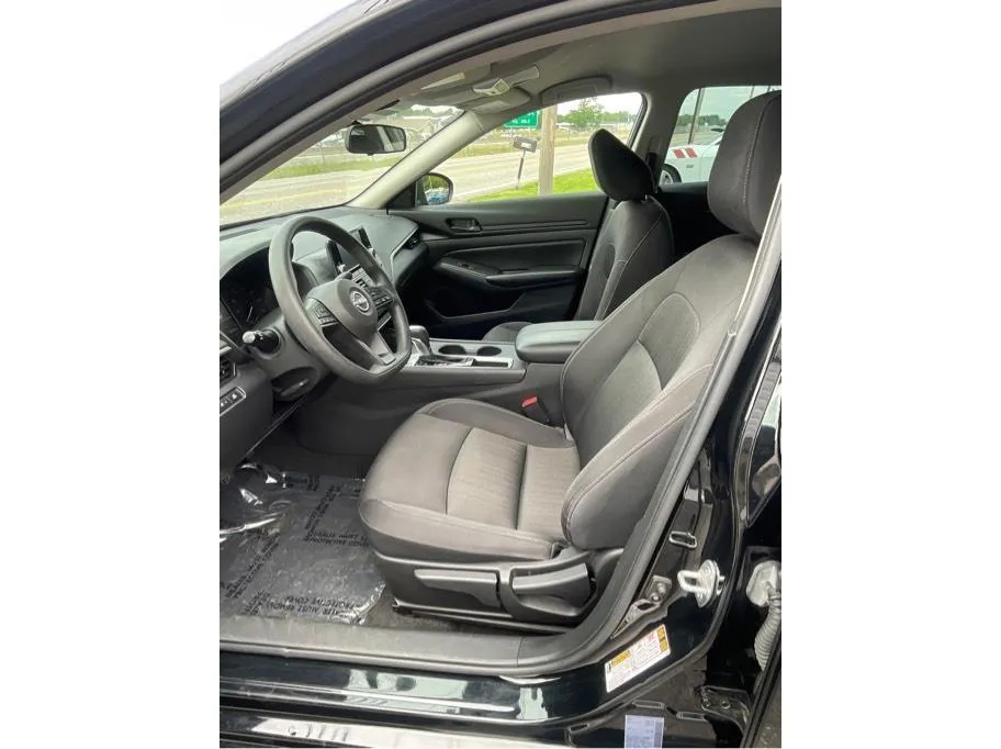 Nissan Altima photo 10