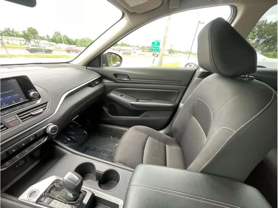 Nissan Altima photo 17