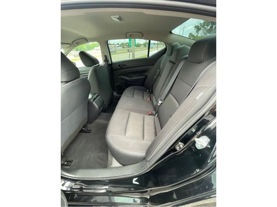 Nissan Altima photo 20