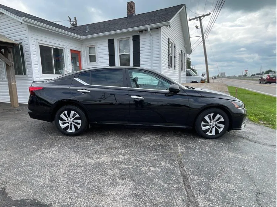 Nissan Altima photo 4