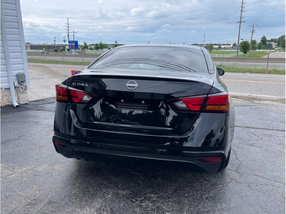 Nissan Altima photo 6