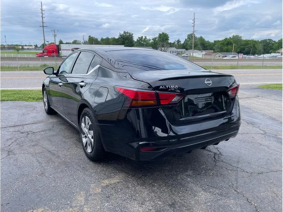 Nissan Altima photo 7