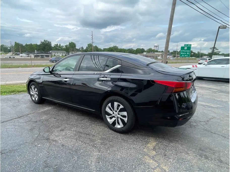 Nissan Altima photo 8