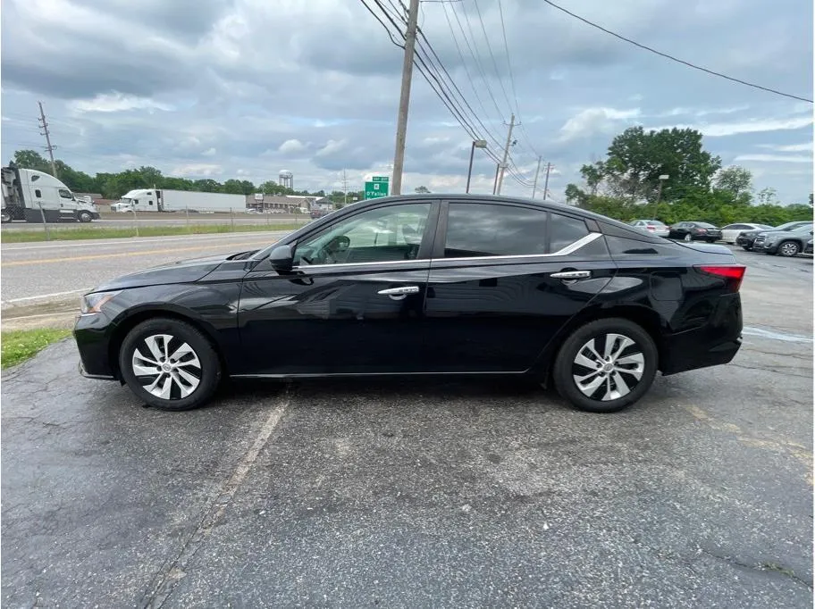 Nissan Altima photo 9