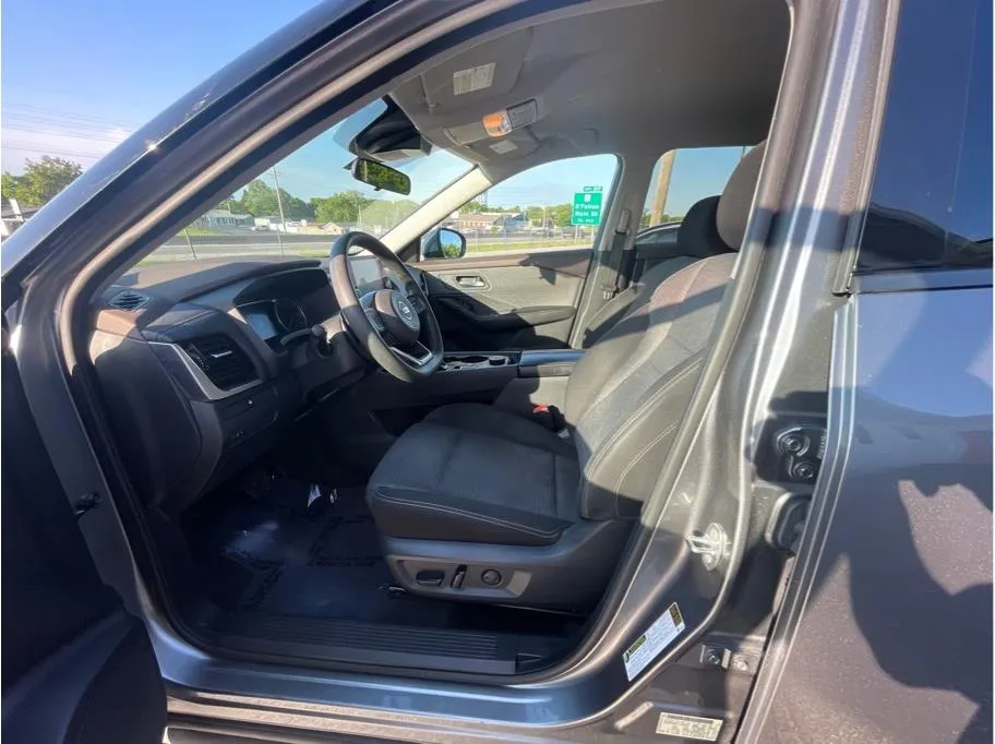 Nissan Rogue photo 10