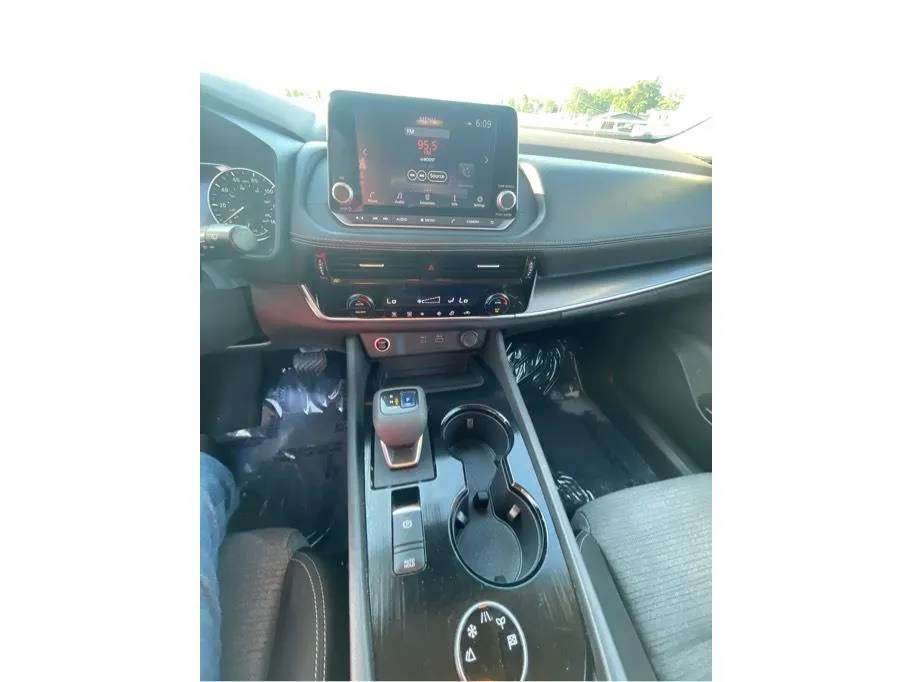 Nissan Rogue photo 14