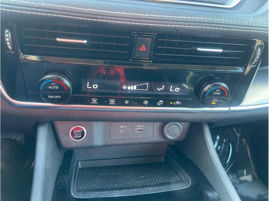 Nissan Rogue photo 16