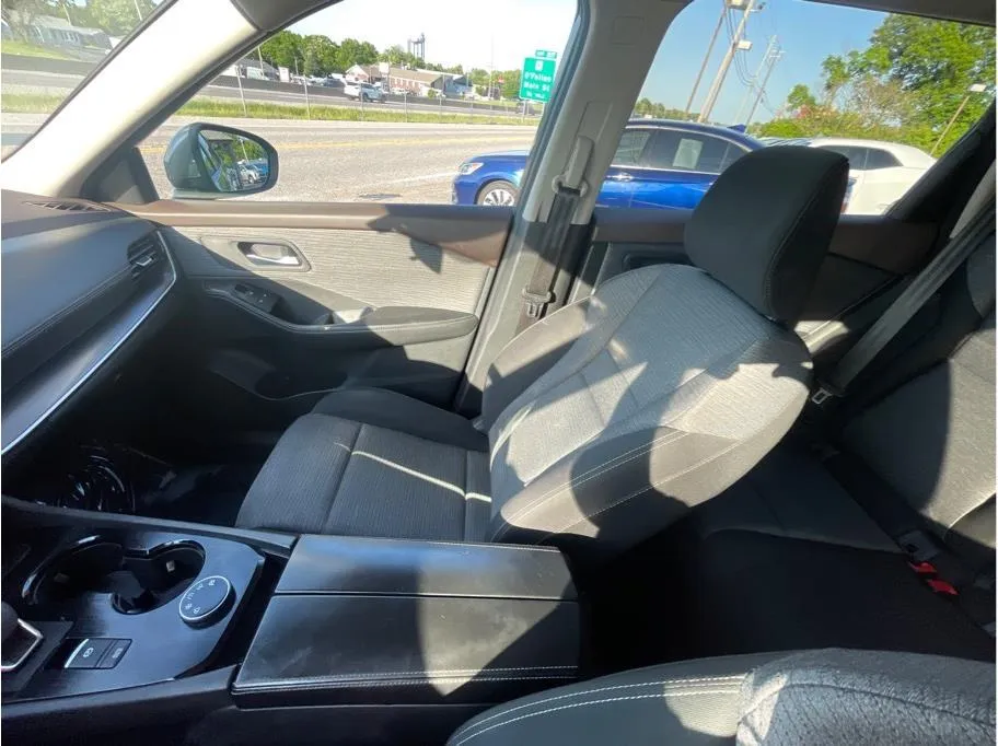 Nissan Rogue photo 17