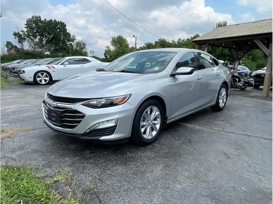 Silver 2020 Chevrolet Malibu LT Sedan 4D for sale in O’Fallon, MO