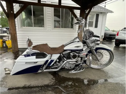 White 2007 Harley Davidson Road King Classic for sale in O’Fallon, MO