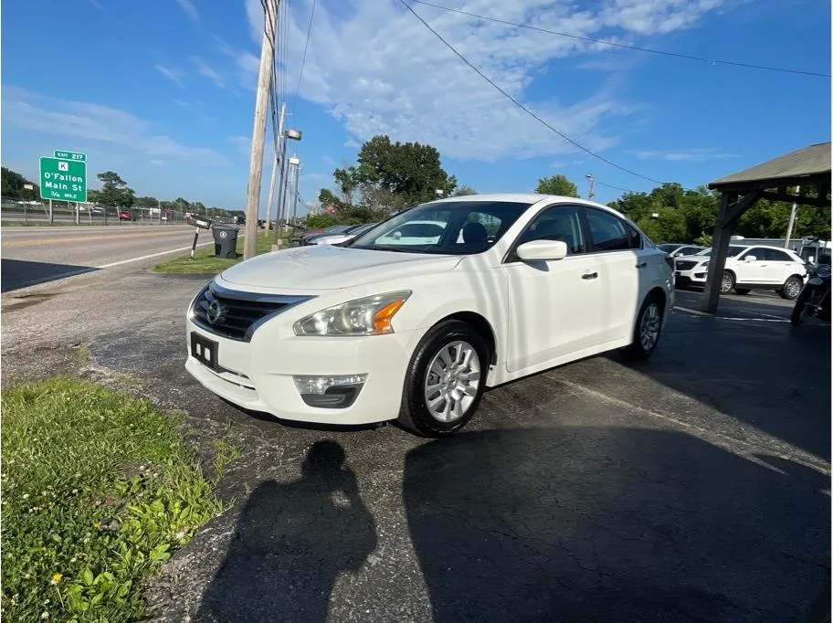 White 2015 Nissan Altima 2.5 S Sedan 4D for sale in O’Fallon, MO