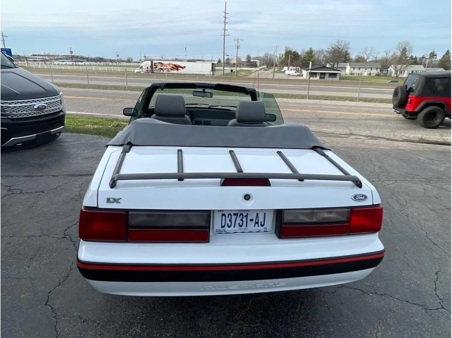 Ford Mustang photo 17