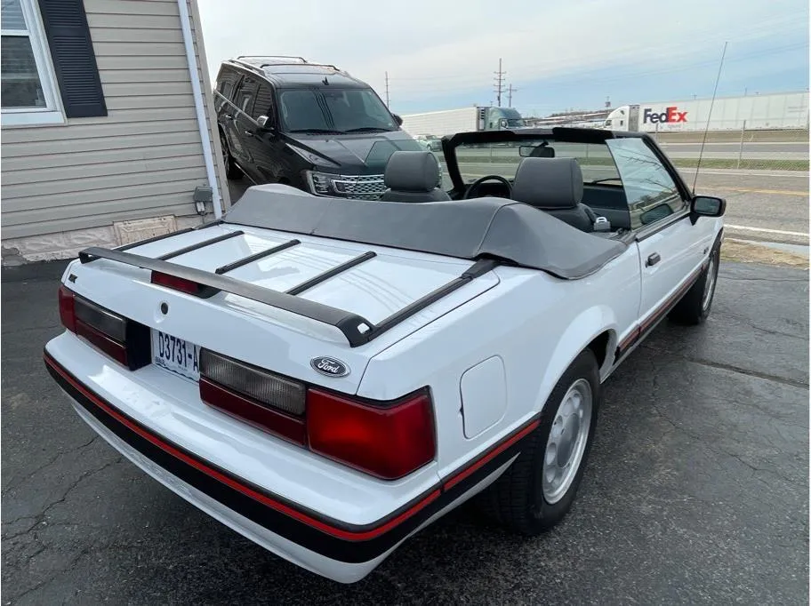 Ford Mustang photo 18