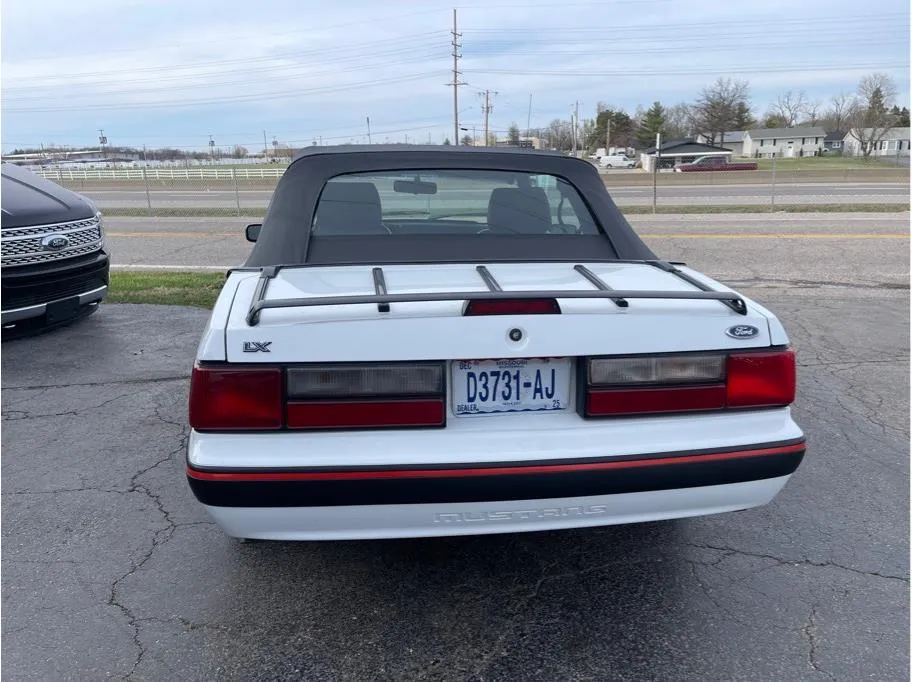 Ford Mustang photo 6