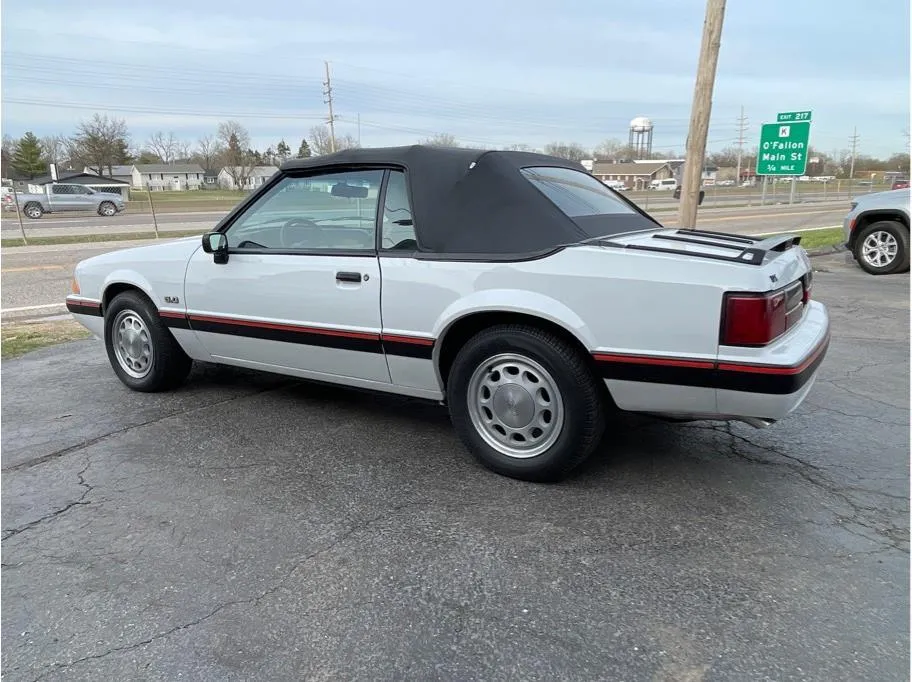 Ford Mustang photo 7