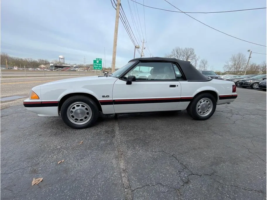 Ford Mustang photo 8