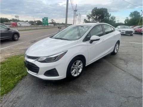 White 2019 Chevrolet Cruze LT Sedan 4D for sale in O’Fallon, MO