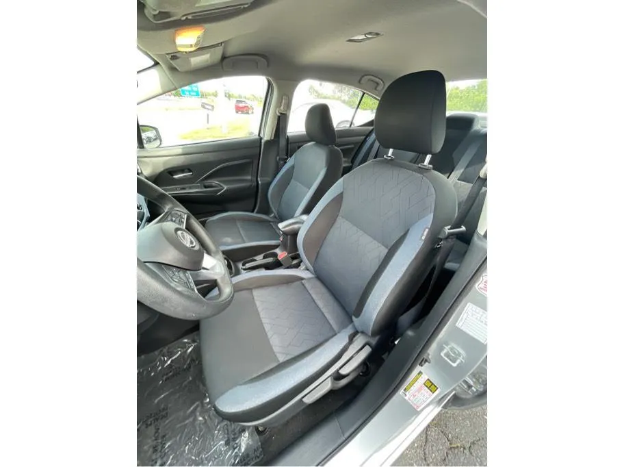 Nissan Versa photo 12