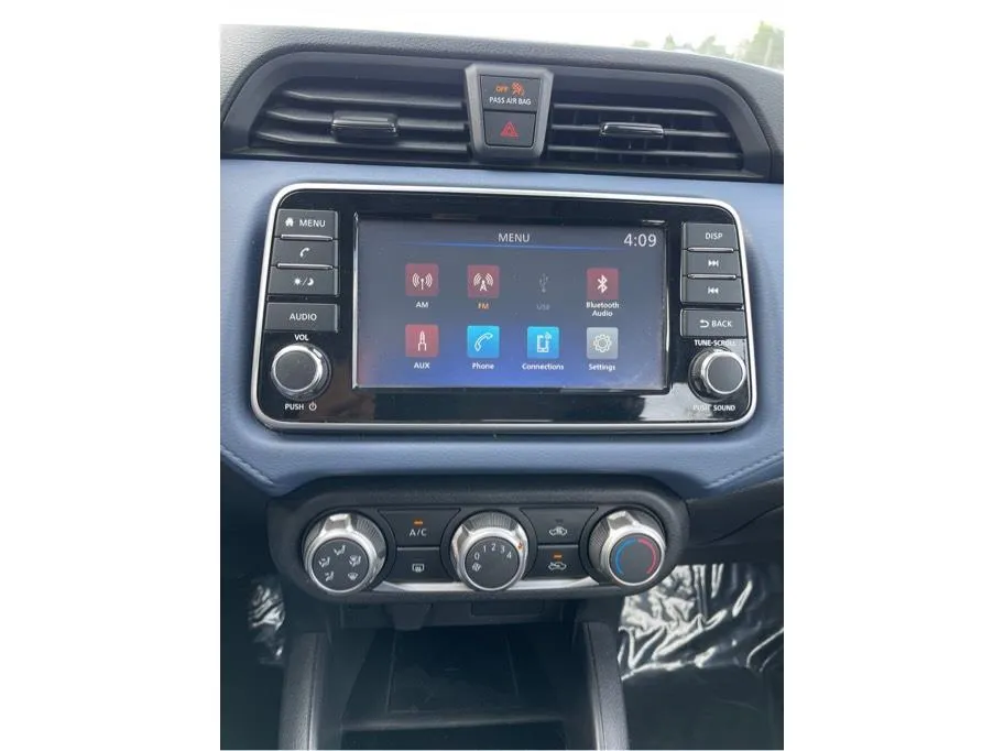 Nissan Versa photo 14