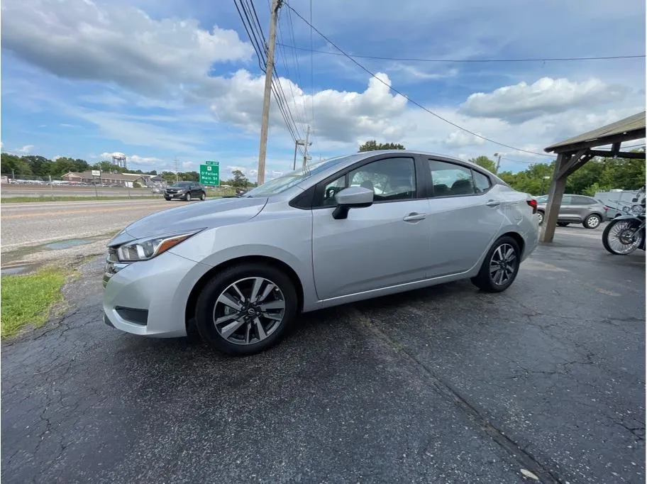 Nissan Versa photo 9