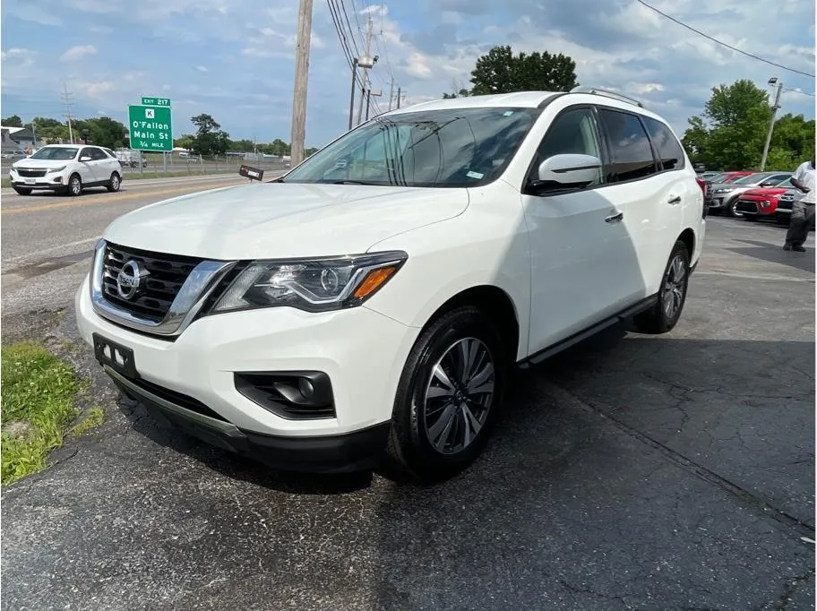 White 2017 Nissan Pathfinder SL Sport Utility 4D for sale in O’Fallon, MO