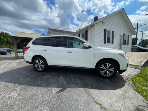 More photos of 2017 Nissan Pathfinder SL Sport Utility 4D at O'Fallon Motors, MO