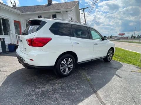 More photos of 2017 Nissan Pathfinder SL Sport Utility 4D at O'Fallon Motors, MO