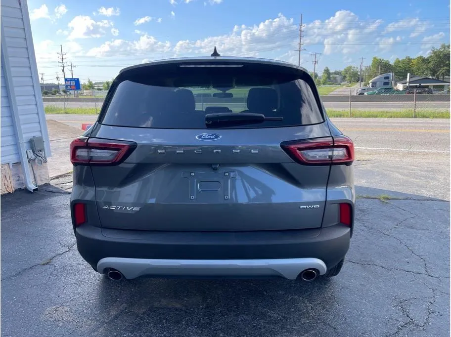 Ford Escape photo 6