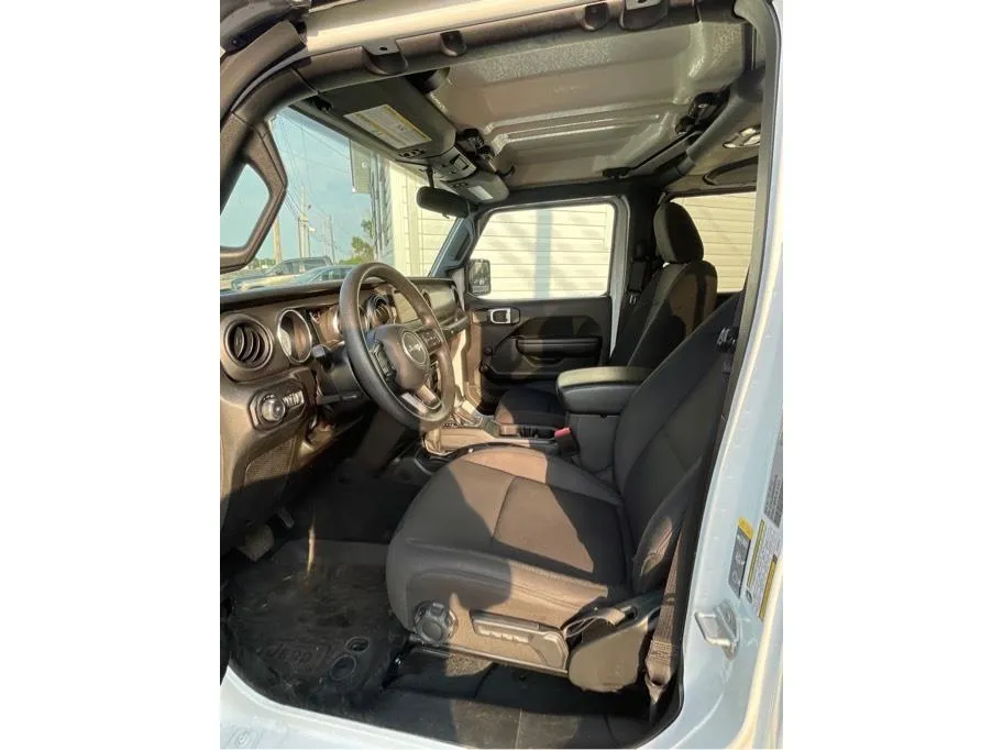 Jeep Wrangler photo 10