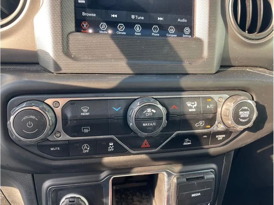 Jeep Wrangler photo 13