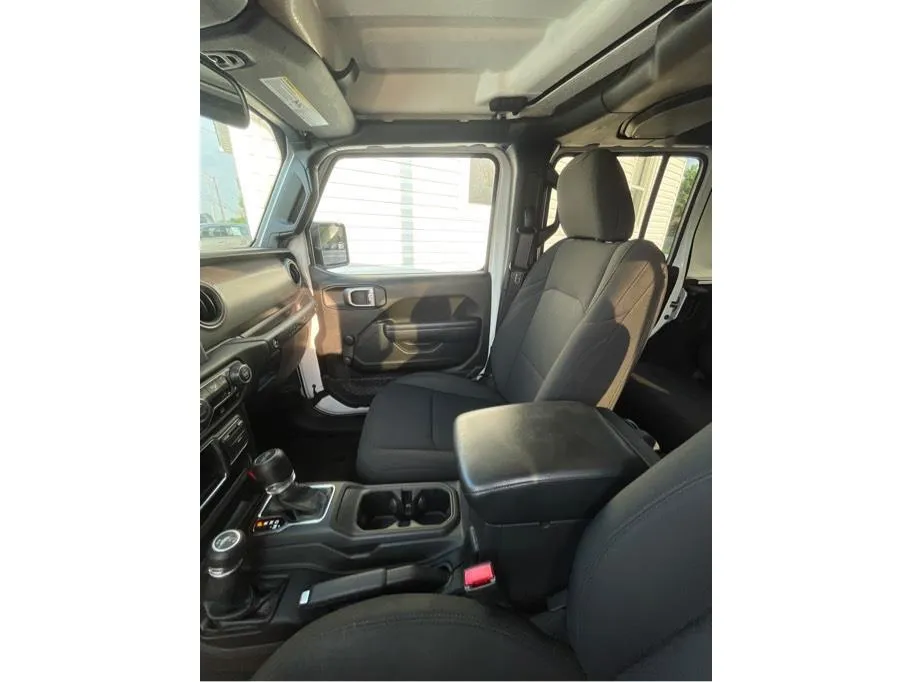 Jeep Wrangler photo 14