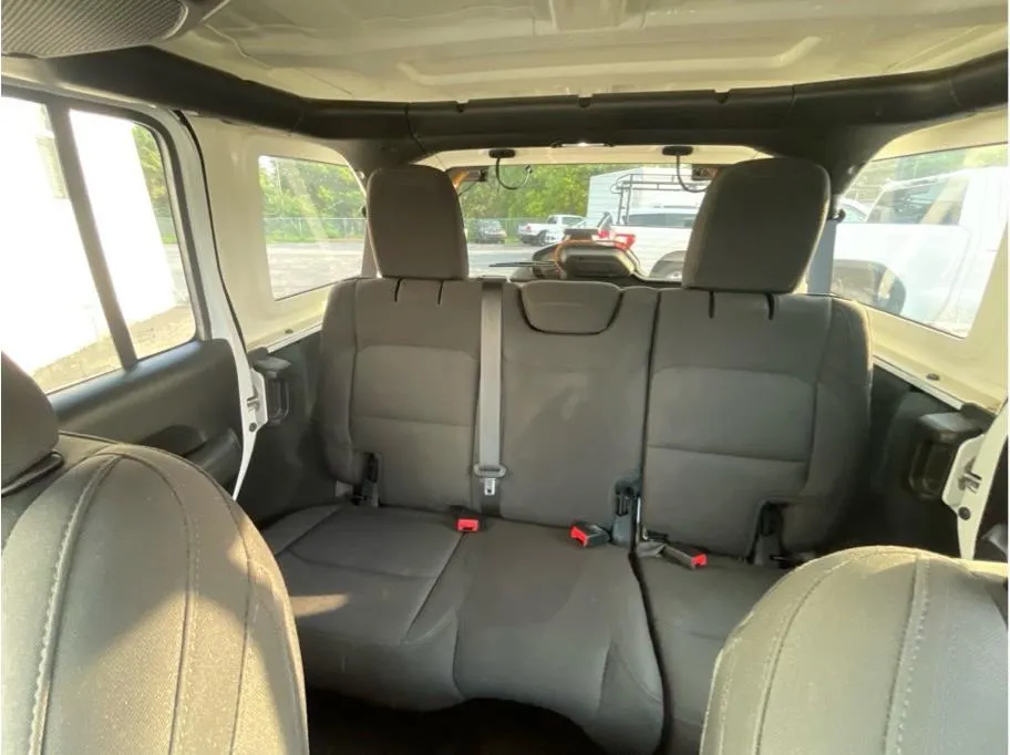 Jeep Wrangler photo 15