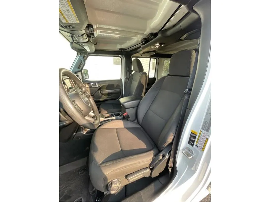Jeep Wrangler photo 17