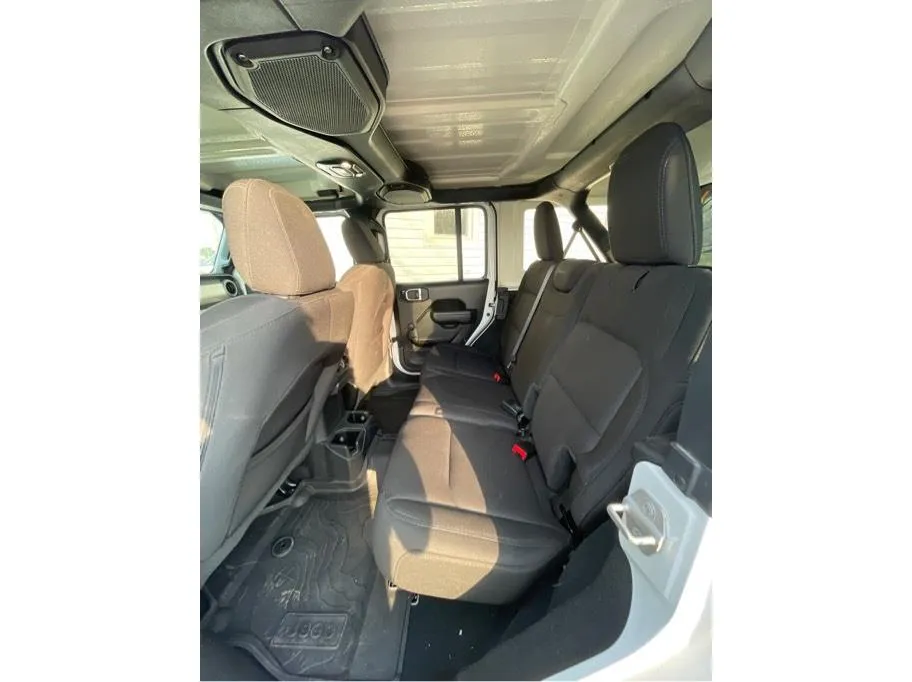 Jeep Wrangler photo 18
