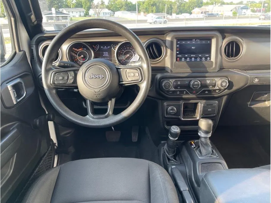 Jeep Wrangler photo 19