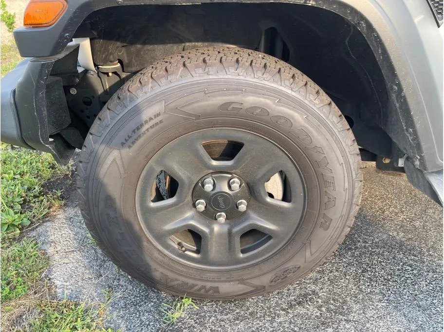 Jeep Wrangler photo 24