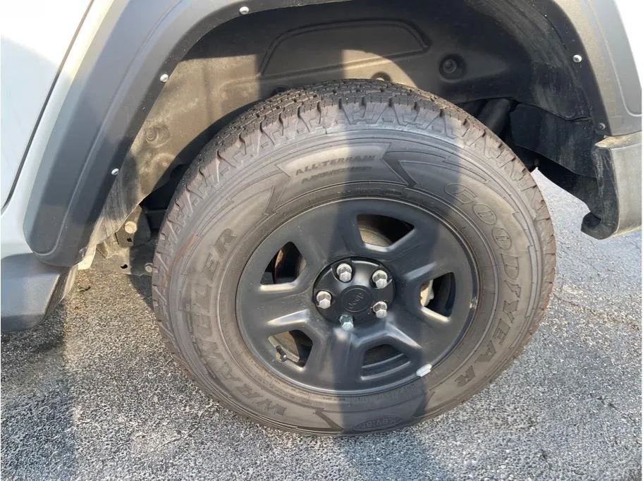 Jeep Wrangler photo 25