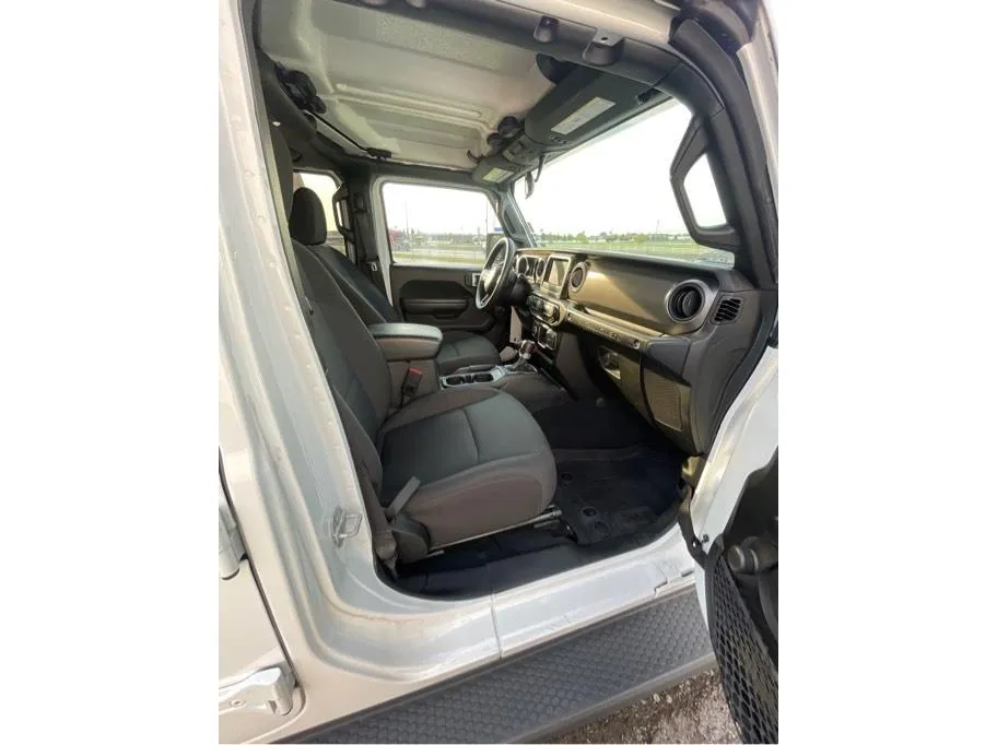 Jeep Wrangler photo 28