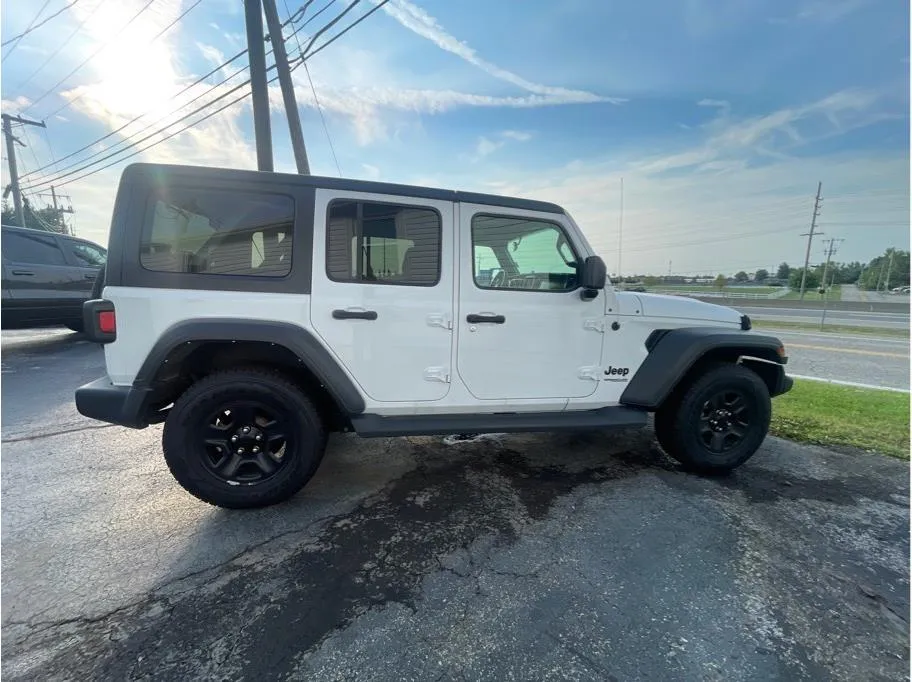 Jeep Wrangler photo 4