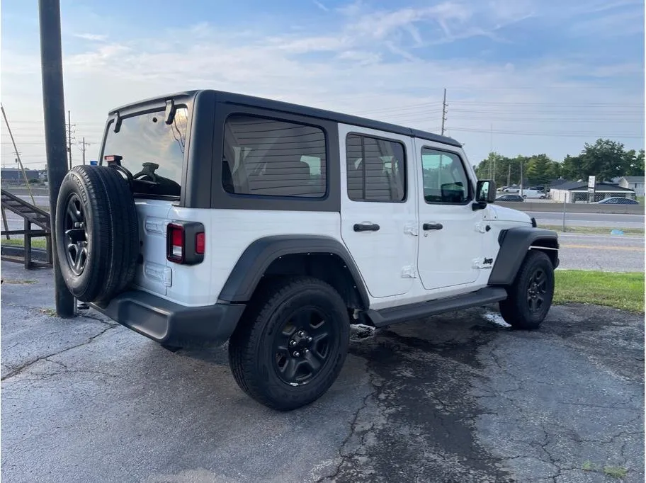 Jeep Wrangler photo 5