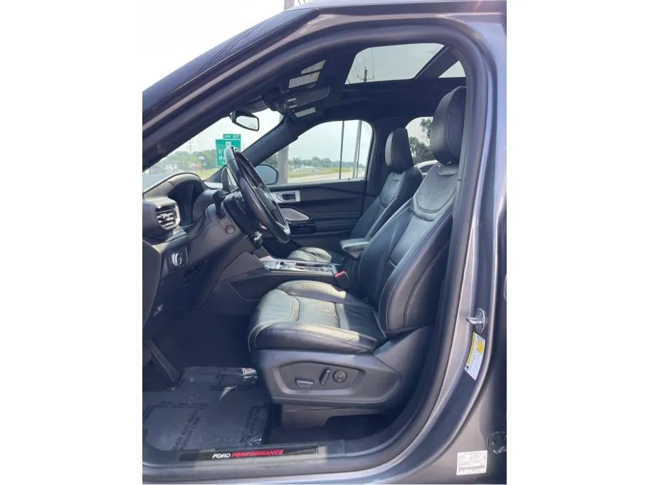 Ford Explorer photo 11