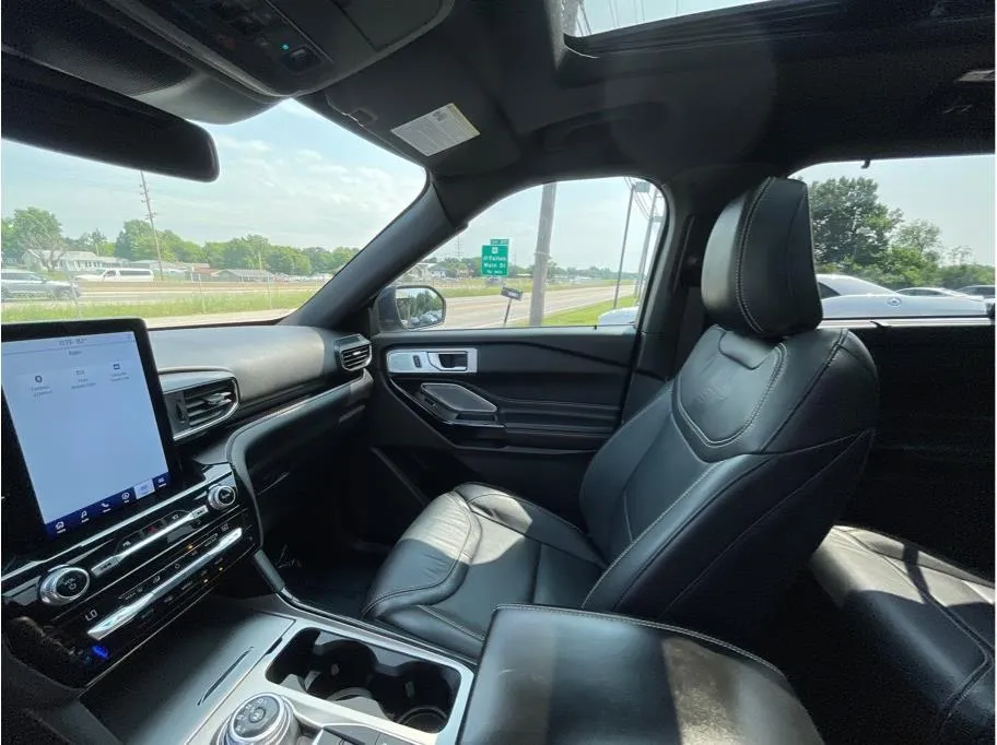 Ford Explorer photo 21