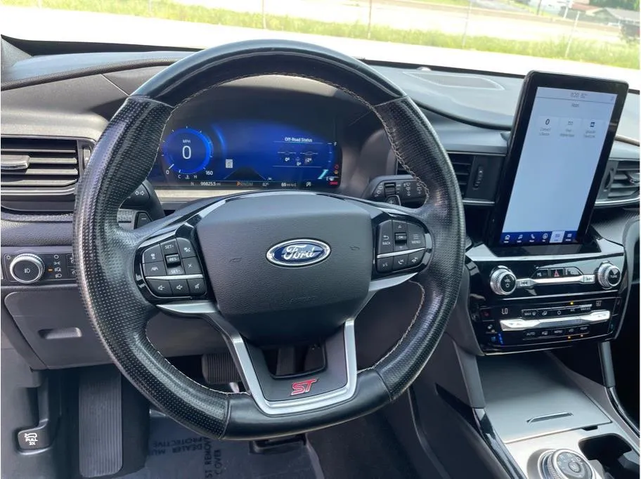 Ford Explorer photo 22