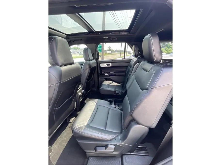 Ford Explorer photo 23