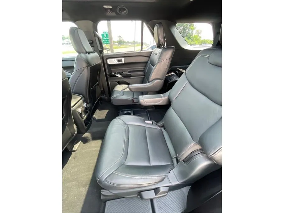 Ford Explorer photo 25