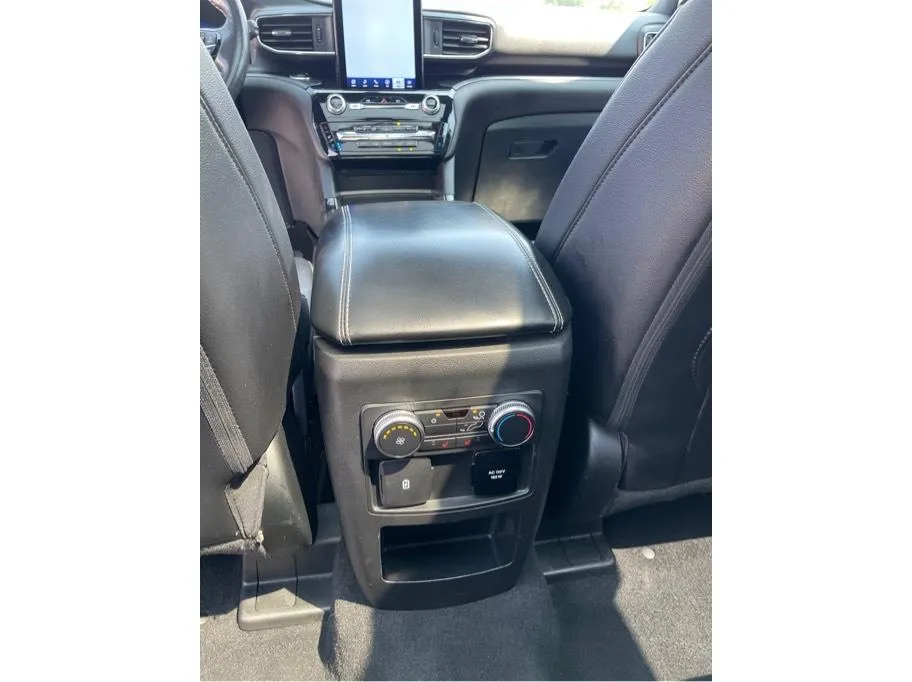 Ford Explorer photo 26